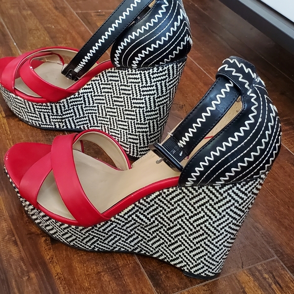 Platform sandals - Picture 1 of 7